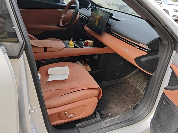 Фото 8 - Changan Deepal S05