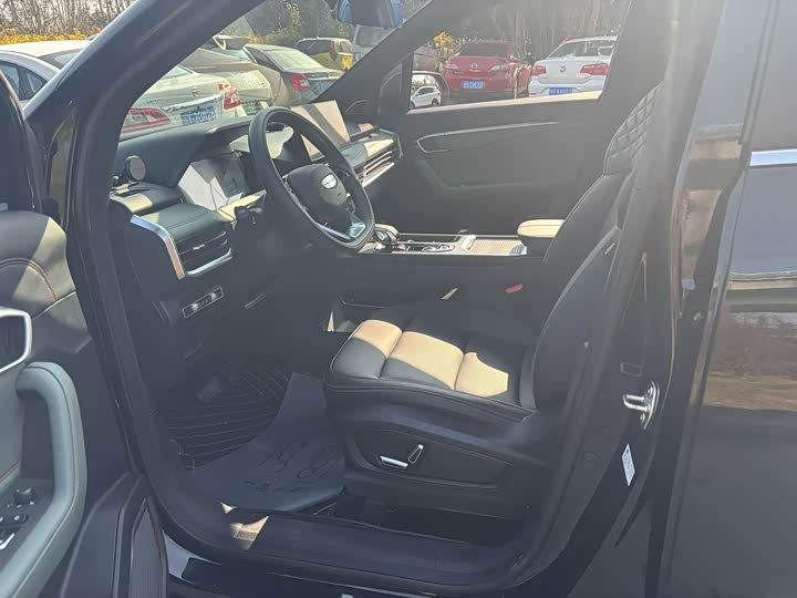 Фото 4 - Geely Okavango L