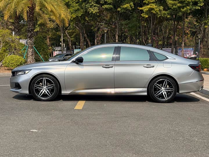 Фото 8 - Honda Accord