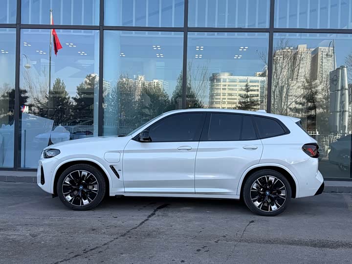 Фото 3 - BMW iX3