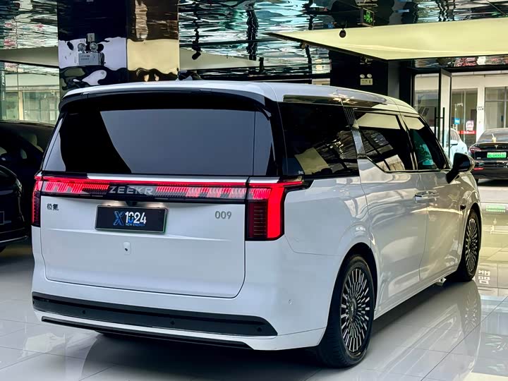 Фото 4 - Zeekr 009