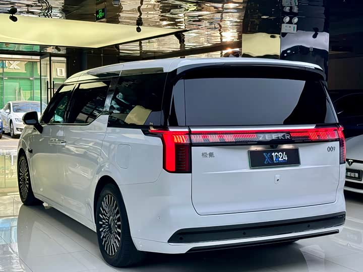 Фото 6 - Zeekr 009