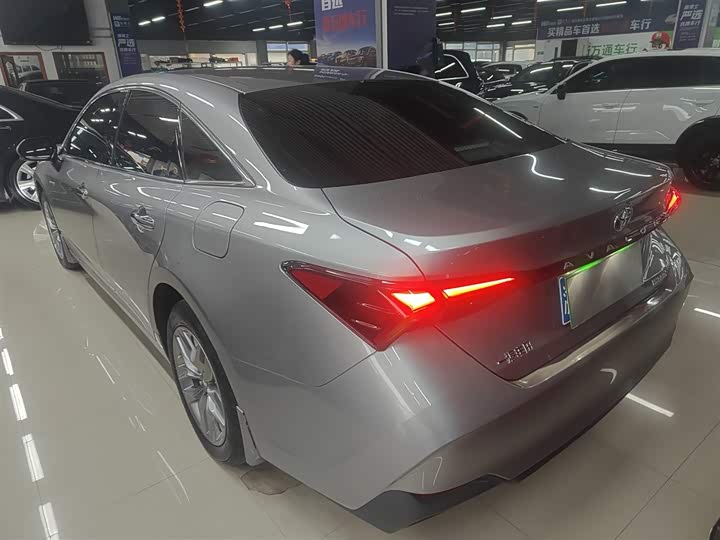 Фото 5 - Toyota Avalon