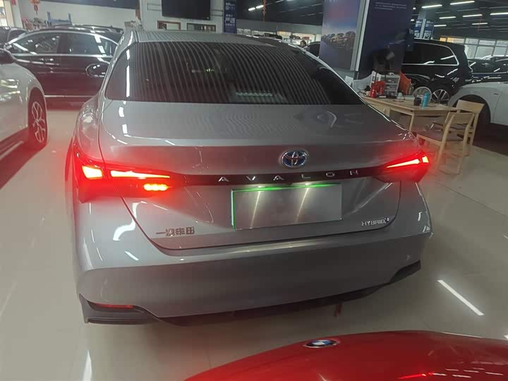 Фото 6 - Toyota Avalon