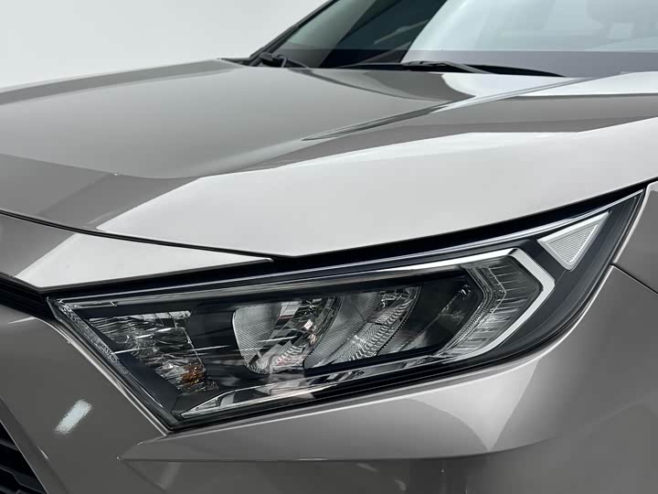 Фото 2 - Toyota RAV4