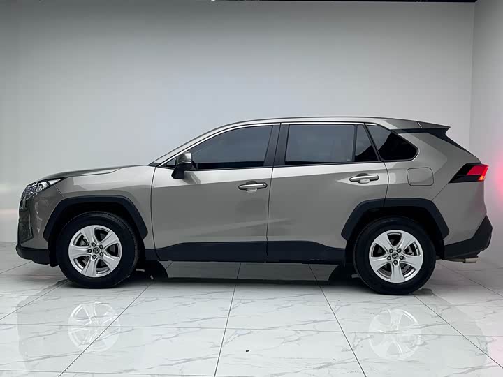 Фото 3 - Toyota RAV4