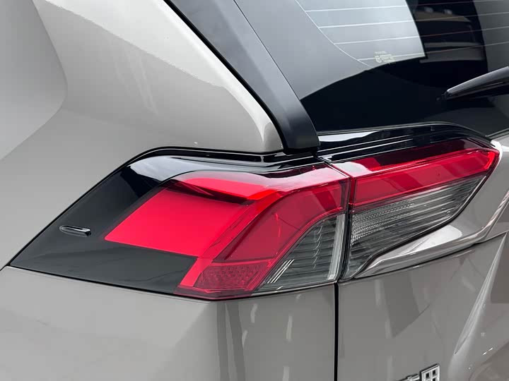 Фото 5 - Toyota RAV4