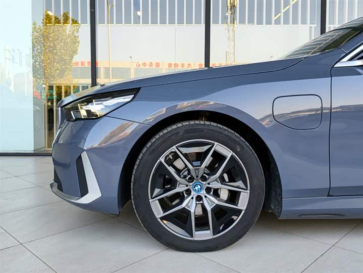 Фото 6 - BMW i5