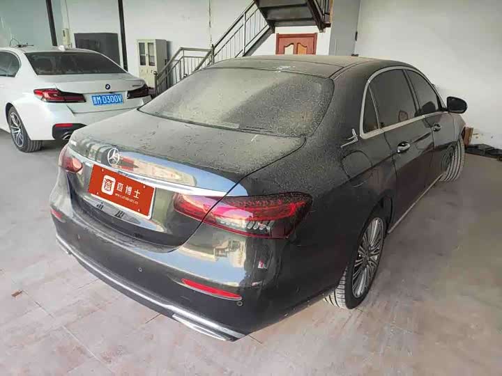 Фото 3 - Mercedes-Benz E-Class