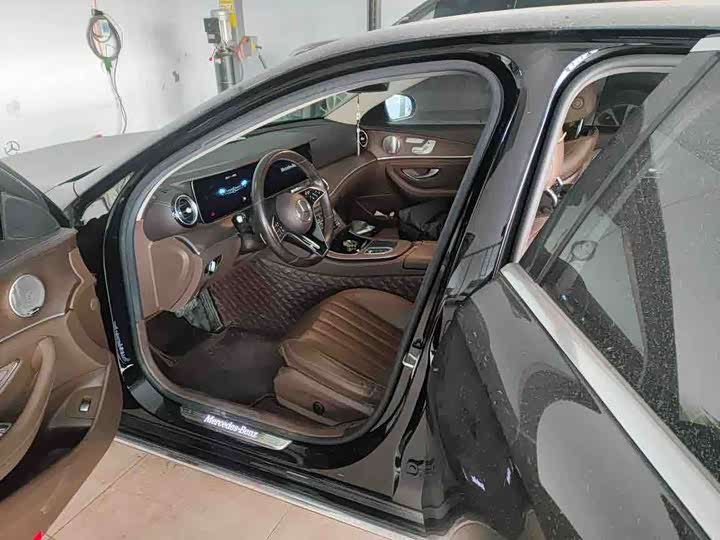 Фото 4 - Mercedes-Benz E-Class