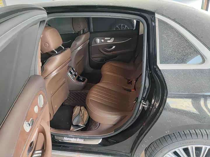 Фото 5 - Mercedes-Benz E-Class