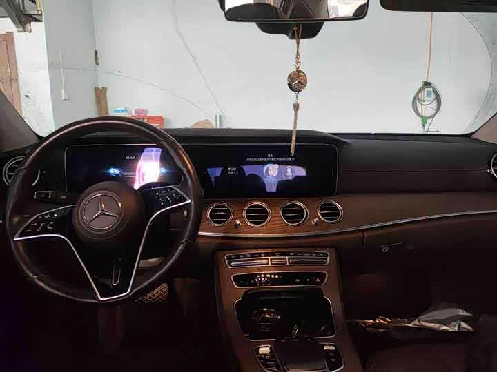 Фото 6 - Mercedes-Benz E-Class