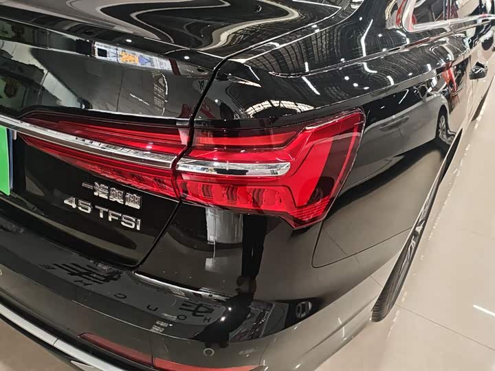 Фото 8 - Audi A6L