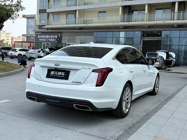 Фото 9 - Cadillac CT5