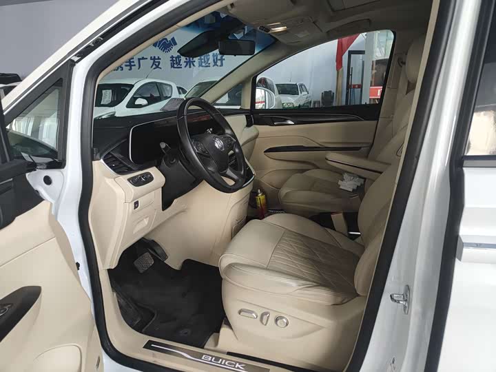 Фото 4 - Buick GL8 ES