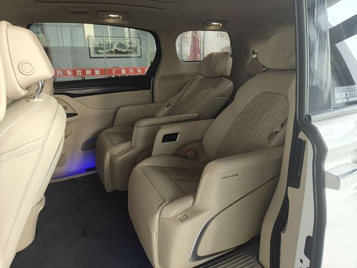 Фото 5 - Buick GL8 ES