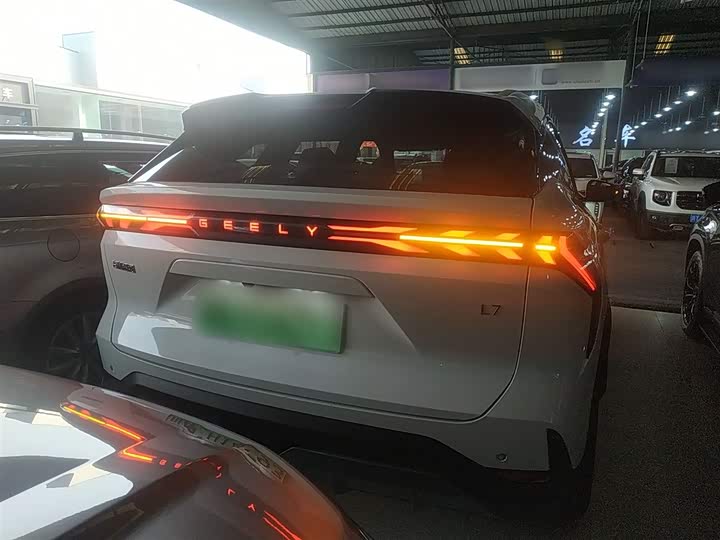 Фото 6 - Geely Galaxy L7