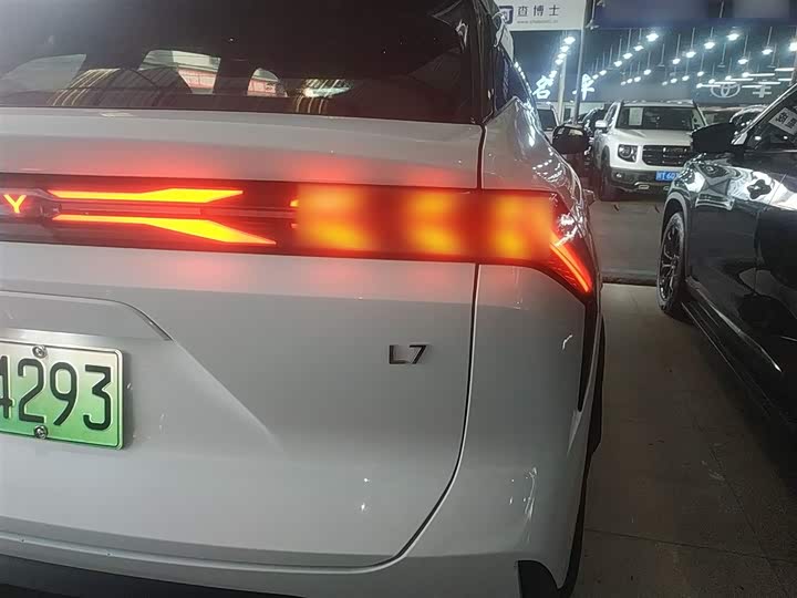 Фото 8 - Geely Galaxy L7