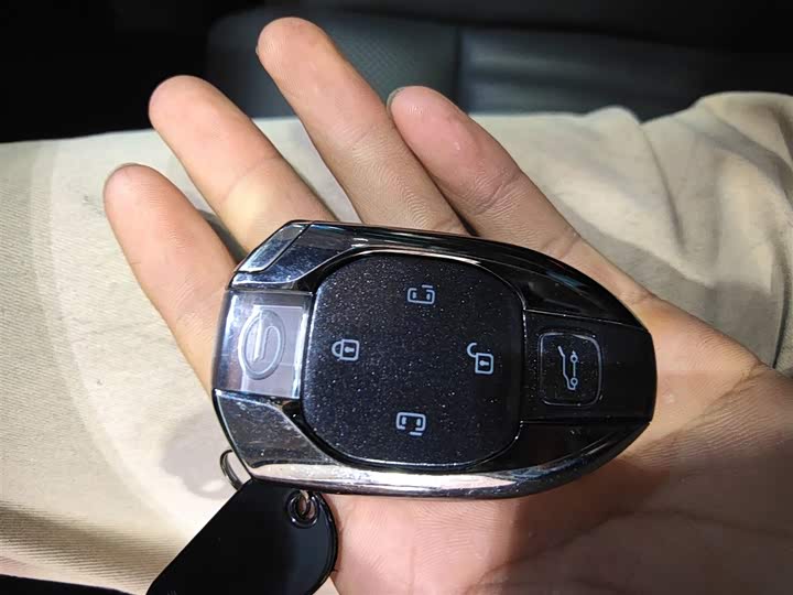 Фото 9 - GAC Trumpchi E9