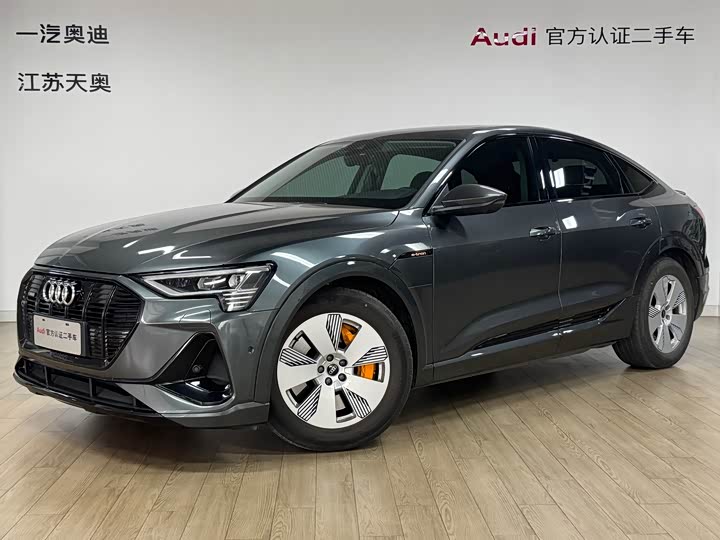 Фото 1 - Audi e-tron