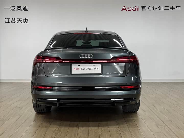 Фото 5 - Audi e-tron
