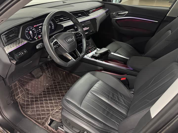 Фото 9 - Audi e-tron