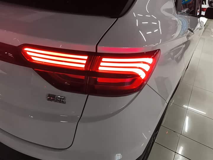 Фото 8 - Geely Coolray