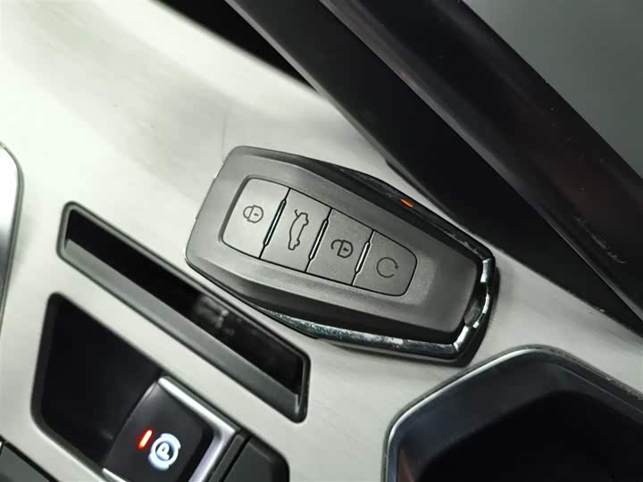 Фото 9 - Geely Coolray