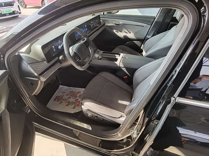 Фото 6 - Voyah Passion