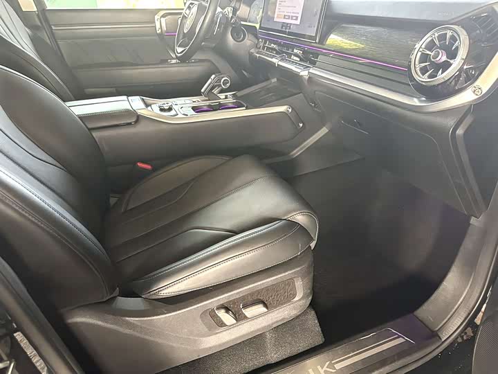 Фото 9 - Tank 400 Hybrid