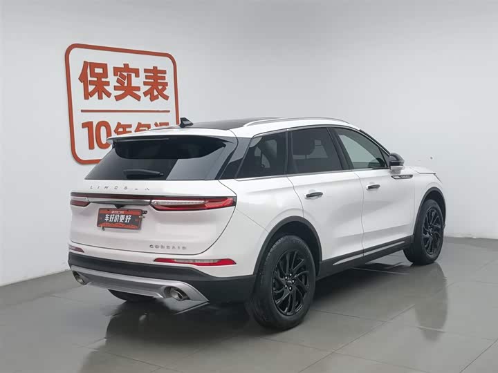 Фото 2 - Lincoln Corsair