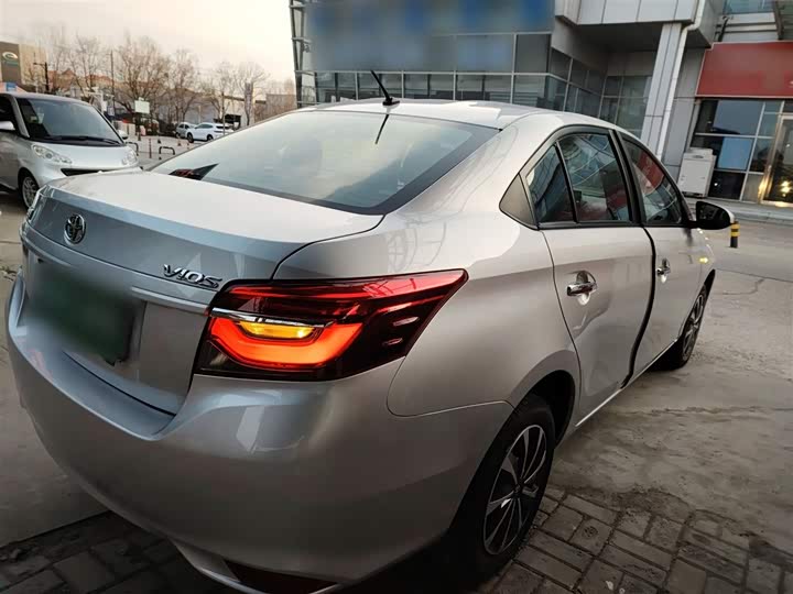 Фото 7 - Toyota Vios