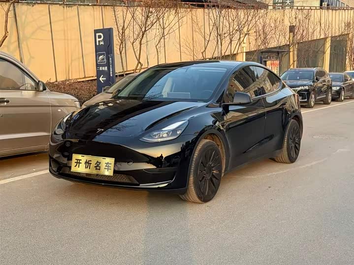 Фото 1 - Tesla Model Y