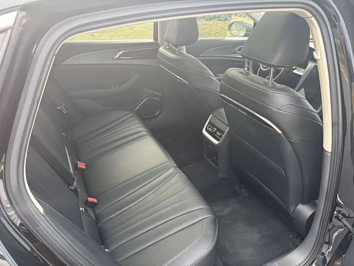 Фото 7 - Hongqi H5