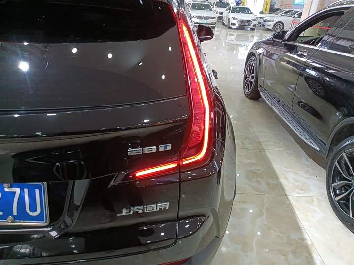 Фото 8 - Cadillac XT4