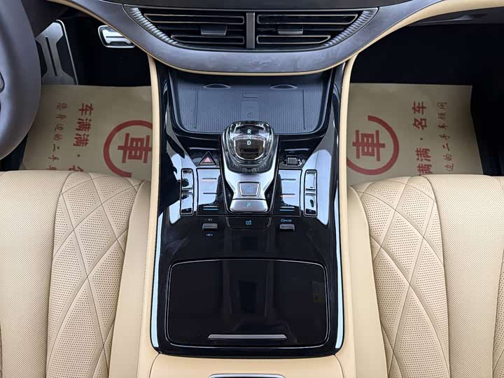 Фото 9 - Denza D9