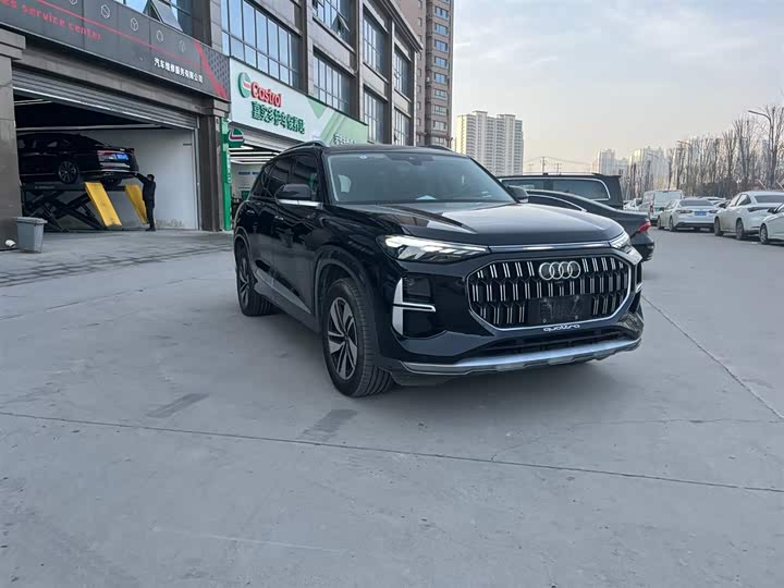 Фото 2 - Audi Q6