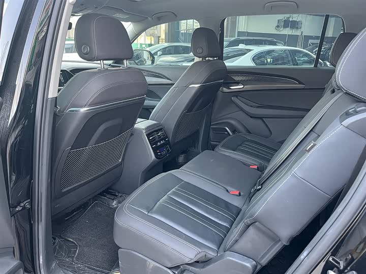 Фото 5 - Audi Q6