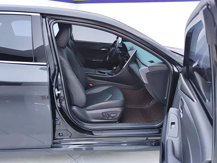 Фото 8 - Toyota Avalon