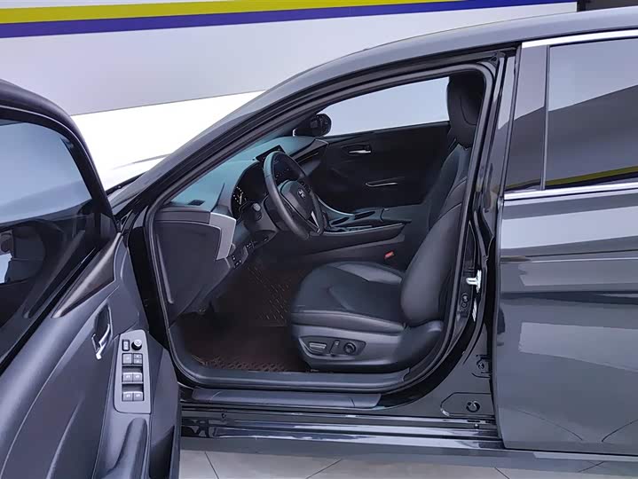 Фото 9 - Toyota Avalon