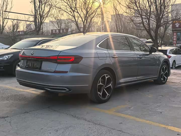 Фото 9 - Volkswagen Passat