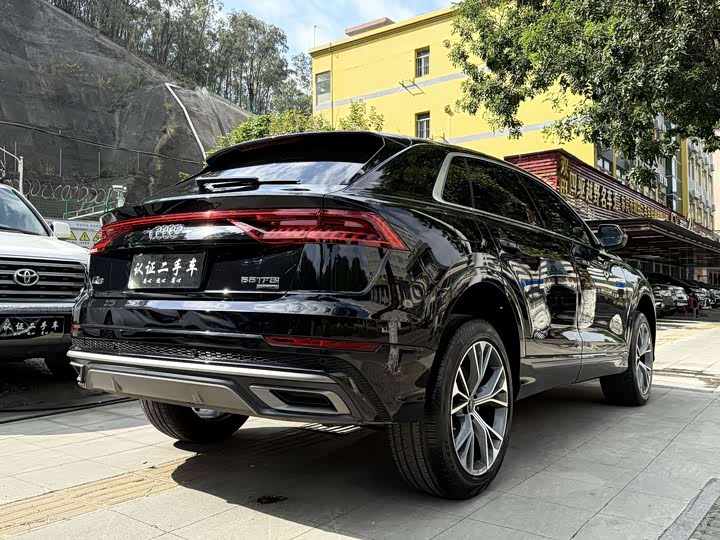 Фото 5 - Audi Q8