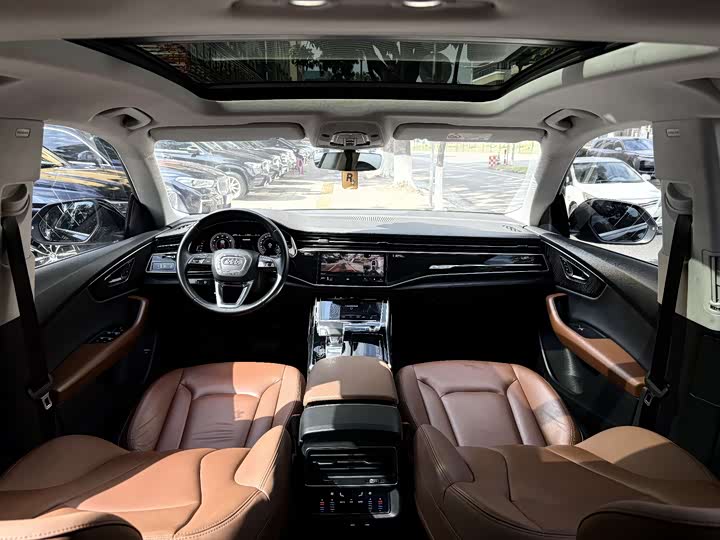 Фото 7 - Audi Q8