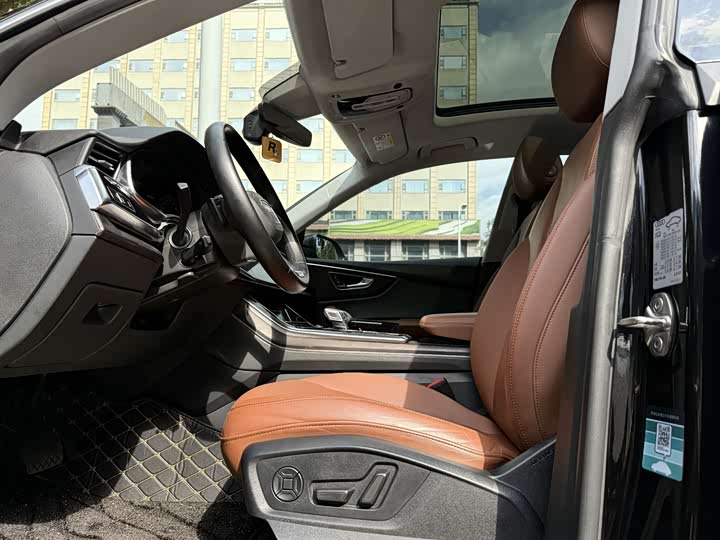 Фото 9 - Audi Q8