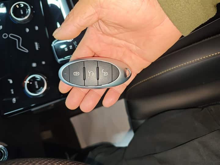 Фото 9 - Bestune B70