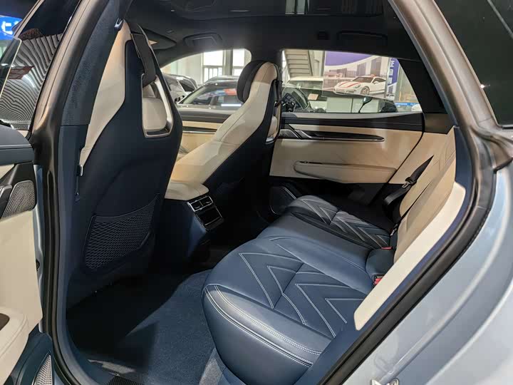 Фото 5 - Zeekr 001