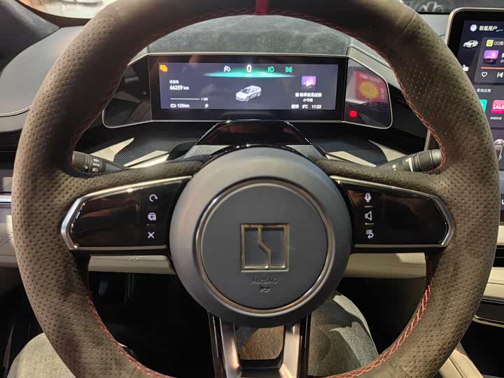 Фото 8 - Zeekr 001