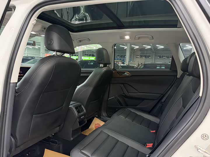 Фото 6 - Volkswagen Tharu