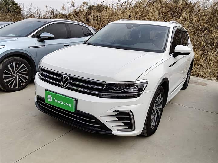 Фото 1 - Volkswagen Tiguan L Hybrid