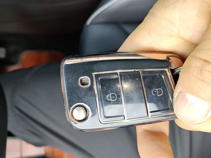 Фото 9 - Volkswagen Tiguan L Hybrid